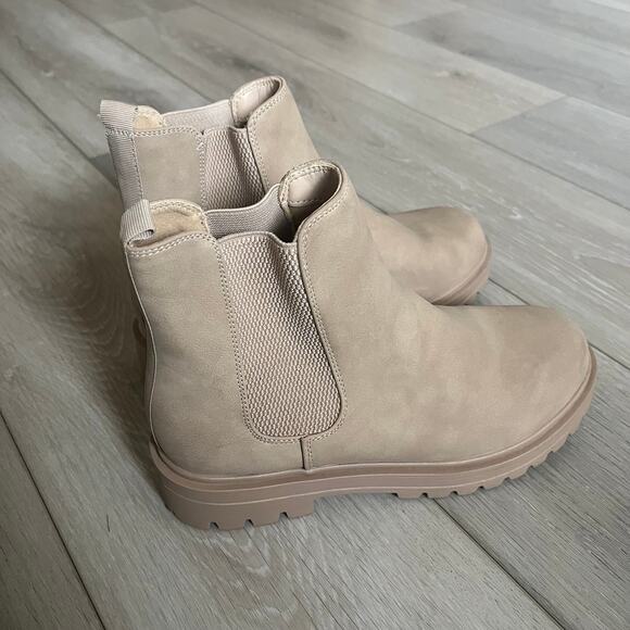 Marco Republic Women's 9 Combat Chelsea Ankle Boot Natural Lug Platform Chunky - Picture 4 of 7